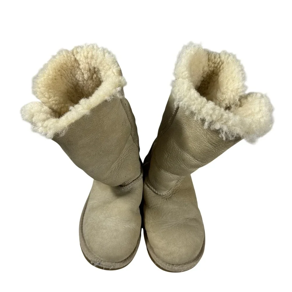 UGG Australia‎ Bailey Button Triplet Beige Tall Boots Youth(big Kid) 2 Sheepskin